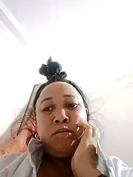 Snapshot of Mamapm20 chatting on 10/08/25, 07:33 Mamapm20 online show from 10/08/25, 07:33