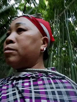 Snapshot of Mamapm20 chatting on 11/30/25, 02:04 Mamapm20 online show from 11/30/25, 02:04