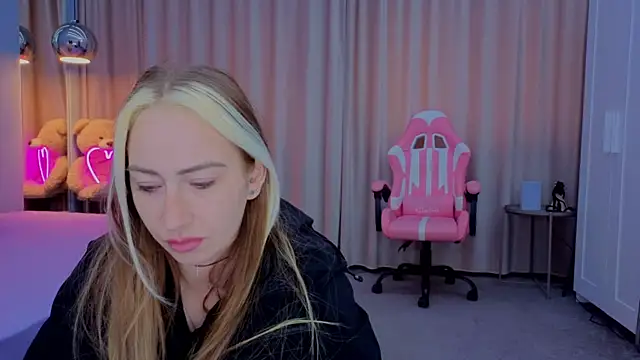 Snapshot of Reina_Cummings chatting on 11/10/25, 07:18 Reina Cummings online show from 11/10/25, 07:18