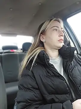 Reina Cummings online show from 04/04/26, 06:33