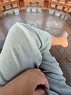 Snapshot of starvingo2002 chatting on 09/18/25, 09:00 starvingo2002 online show from 09/18/25, 09:00