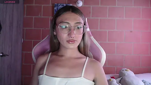 Snapshot of Andrea_camilaaa chatting on 09/10/25, 05:13 Andrea camilaaa online show from 09/10/25, 05:13