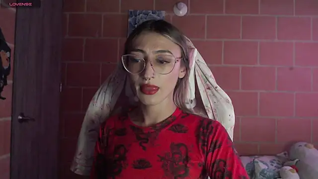 Snapshot of Andrea_camilaaa chatting on 10/30/25, 06:19 Andrea camilaaa online show from 10/30/25, 06:19