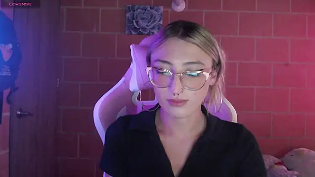 Andrea camilaaa online show from 04/09/26, 07:41