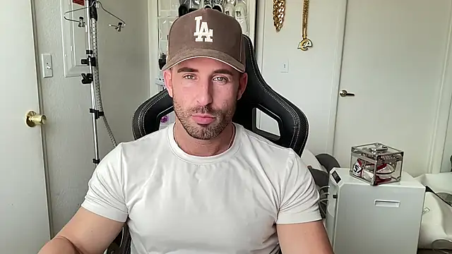 brettmycles28 online show from 07/12/26, 05:48