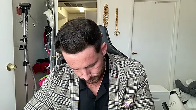 brettmycles28 online show from 07/23/26, 06:39