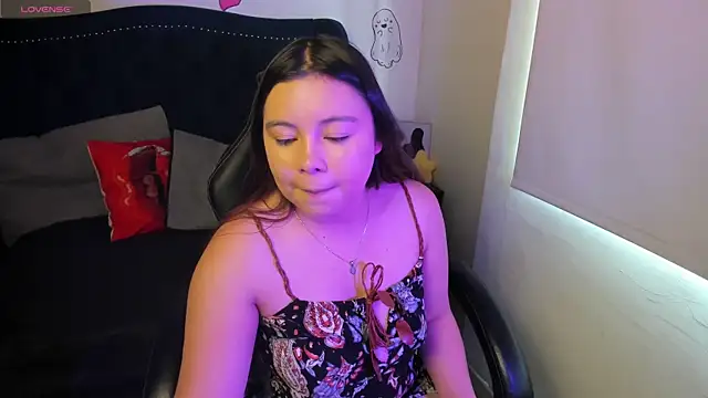 LucyPetit online show from 11/12/25, 01:00