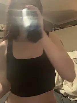 Snapshot of raen001 chatting on 10/30/25, 05:35 raen001 online show from 10/30/25, 05:35