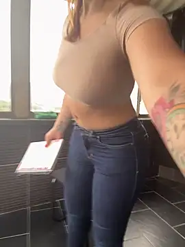 AlissonPeach01 online show from 09/15/25, 12:49