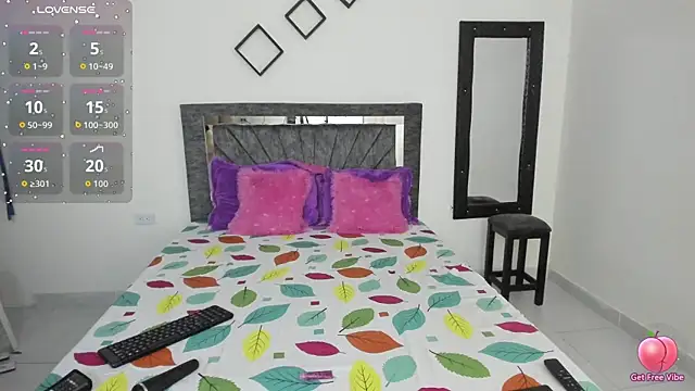 Laurasofia01 online show from 09/23/25, 04:37