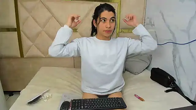 Snapshot of Allisonts69 chatting on 09/19/25, 04:36 Allisonts69 online show from 09/19/25, 04:36