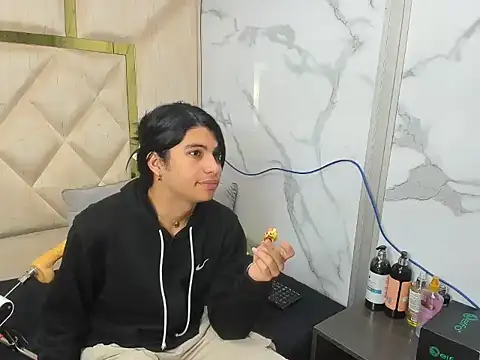 Snapshot of Allisonts69 chatting on 09/24/25, 03:21 Allisonts69 online show from 09/24/25, 03:21