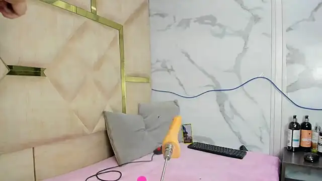 Snapshot of Allisonts69 chatting on 10/14/25, 03:07 Allisonts69 online show from 10/14/25, 03:07