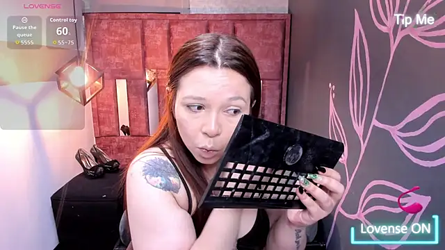 Isa Thompson   online show from 10/08/25, 12:03