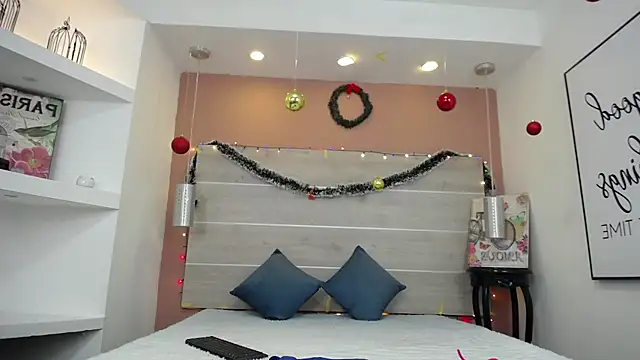 Snapshot of AlexandraCambell chatting on 12/15/25, 11:36 AlexandraCambell online show from 12/15/25, 11:36