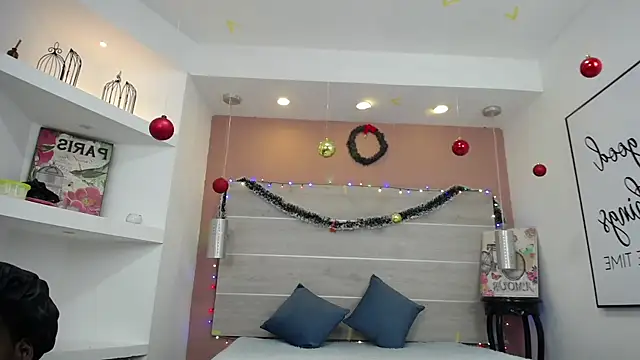 Snapshot of AlexandraCambell chatting on 12/16/25, 01:27 AlexandraCambell online show from 12/16/25, 01:27