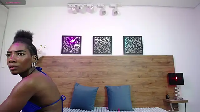 Snapshot of AlexandraCambell chatting on 02/13/26, 08:32 AlexandraCambell online show from 02/13/26, 08:32