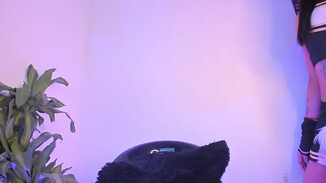 Lucy shen  online show from 10/09/25, 11:14