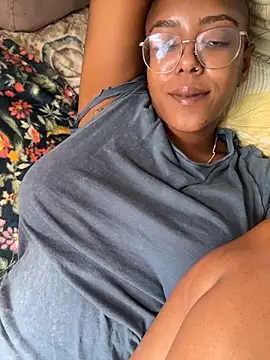 Snapshot of aliasyourfav chatting on 11/09/25, 04:49 aliasyourfav online show from 11/09/25, 04:49