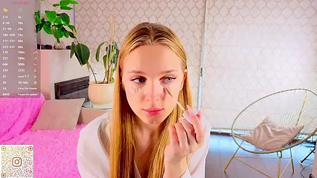 CindyGreen online show from 10/10/25, 06:23