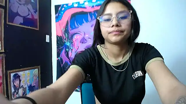SofieLove 01 online show from 11/26/25, 06:58