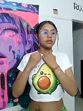 SofieLove 01 online show from 12/15/25, 08:51