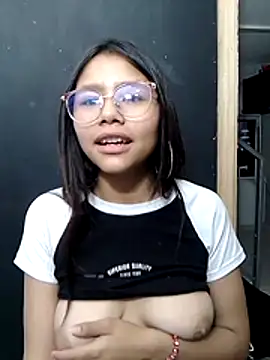 SofieLove 01 online show from 12/21/25, 08:32