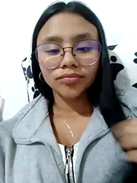 SofieLove 01 online show from 04/06/26, 08:54