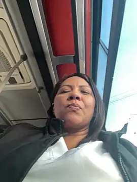 Snapshot of hiilarybrown chatting on 07/10/26, 10:23 hiilarybrown online show from 07/10/26, 10:23