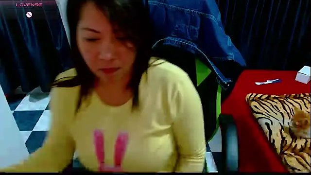 Snapshot of hiilarybrown chatting on 07/15/26, 02:06 hiilarybrown online show from 07/15/26, 02:06