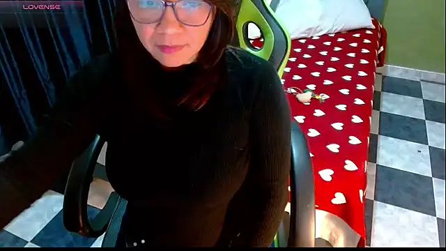 Snapshot of hiilarybrown chatting on 07/19/26, 02:15 hiilarybrown online show from 07/19/26, 02:15