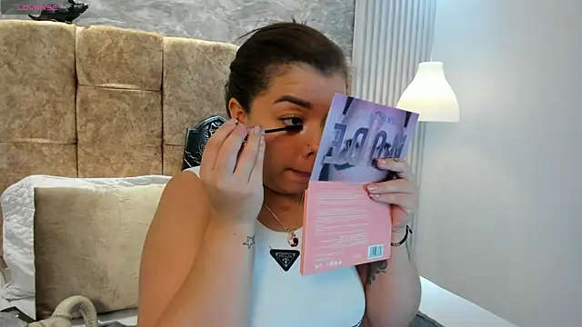 leilapons online show from 10/31/25, 05:03