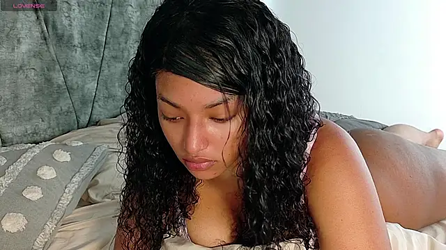 Snapshot of ValeriGallardo17 chatting on 10/29/25, 08:21 ValeriGallardo17 online show from 10/29/25, 08:21