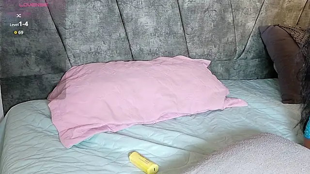 Snapshot of ValeriGallardo17 chatting on 11/05/25, 09:48 ValeriGallardo17 online show from 11/05/25, 09:48