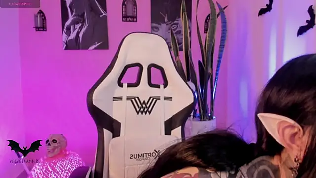VelvetVampiree online show from 05/20/26, 04:18
