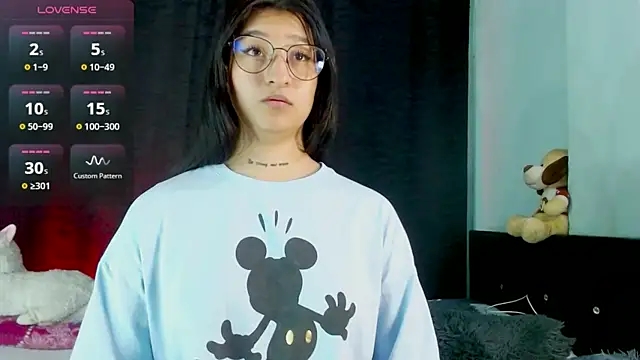 EVAH LEE  online show from 12/22/25, 04:09