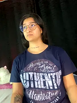 EVAH LEE  online show from 12/23/25, 03:48