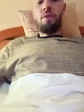 Snapshot of alexpo27 chatting on 11/06/25, 01:06 alexpo27 online show from 11/06/25, 01:06