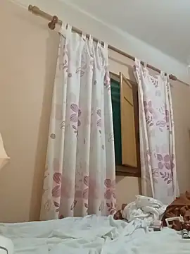 Snapshot of alexpo27 chatting on 11/14/25, 01:37 alexpo27 online show from 11/14/25, 01:37