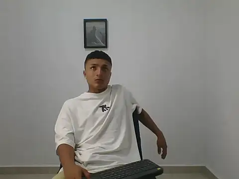 Snapshot of yissus_20_ chatting on 04/08/26, 06:08 yissus 20 online show from 04/08/26, 06:08