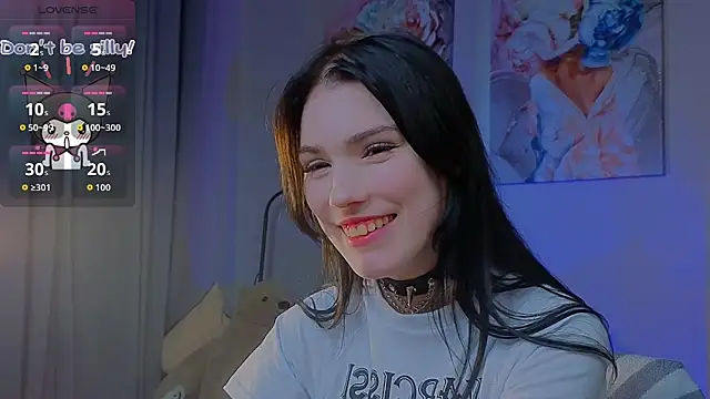 Snapshot of Sophie_SkyAngel chatting on 11/04/25, 01:32 Sophie SkyAngel online show from 11/04/25, 01:32