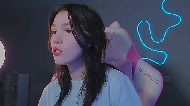 Snapshot of Sophie_SkyAngel chatting on 12/05/25, 03:20 Sophie SkyAngel online show from 12/05/25, 03:20