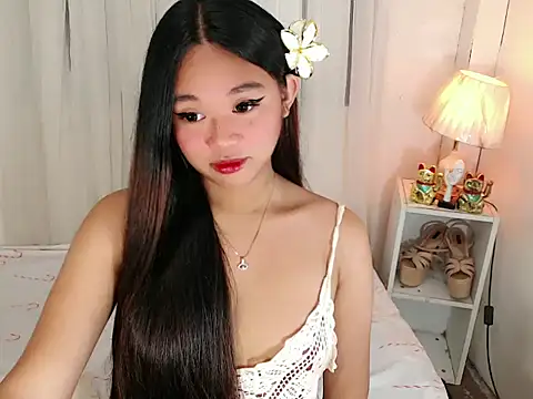 Malia cummer online show from 07/06/26, 11:07