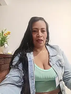 Snapshot of PAULA20- chatting on 09/27/25, 01:05 PAULA20- online show from 09/27/25, 01:05