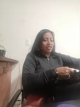 Snapshot of PAULA20- chatting on 10/11/25, 01:09 PAULA20- online show from 10/11/25, 01:09