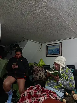 Snapshot of PAULA20- chatting on 10/22/25, 02:34 PAULA20- online show from 10/22/25, 02:34