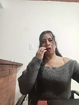 Snapshot of PAULA20- chatting on 10/25/25, 02:24 PAULA20- online show from 10/25/25, 02:24