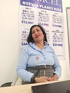 Snapshot of PAULA20- chatting on 11/10/25, 01:54 PAULA20- online show from 11/10/25, 01:54