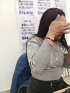 Snapshot of PAULA20- chatting on 11/26/25, 12:39 PAULA20- online show from 11/26/25, 12:39