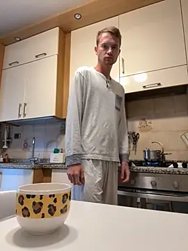 Snapshot of Italy_sex_boy chatting on 09/27/25, 11:37 Italy sex boy online show from 09/27/25, 11:37